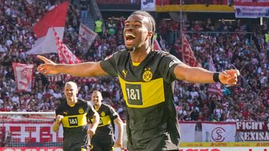 Tor und Torjubel zum 0:2 durch Carney Chukwuemeka.
