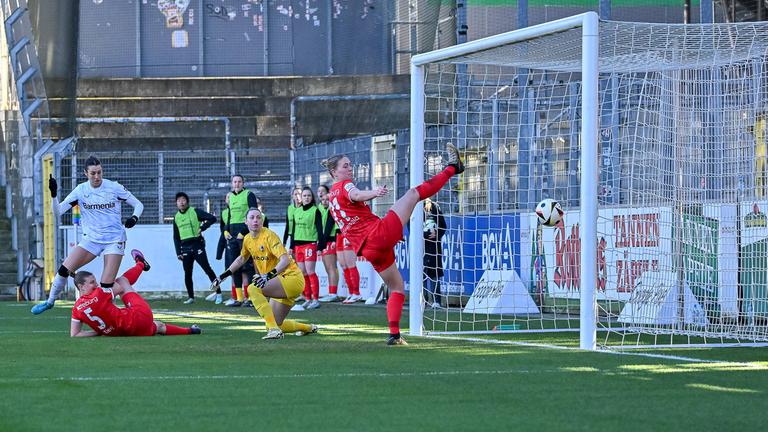 Tor zum 0:1 durch Leverkusens Selina Ostermeier am 26.01.2025.