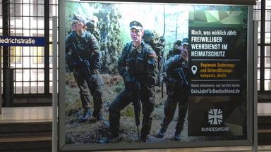 Bundeswehr-Werbung auf dem Fern-Bahnsteig