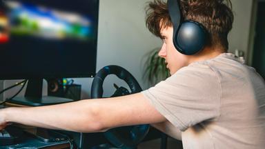 Der neue Freizeit-Monitor zeigt: Immer weniger Menschen treffen ihre Freunde.