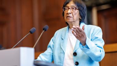 Die südafrikanische Juristin Navanethem Navi Pillay spricht beim Nuremberg Forum in Nürnberg.