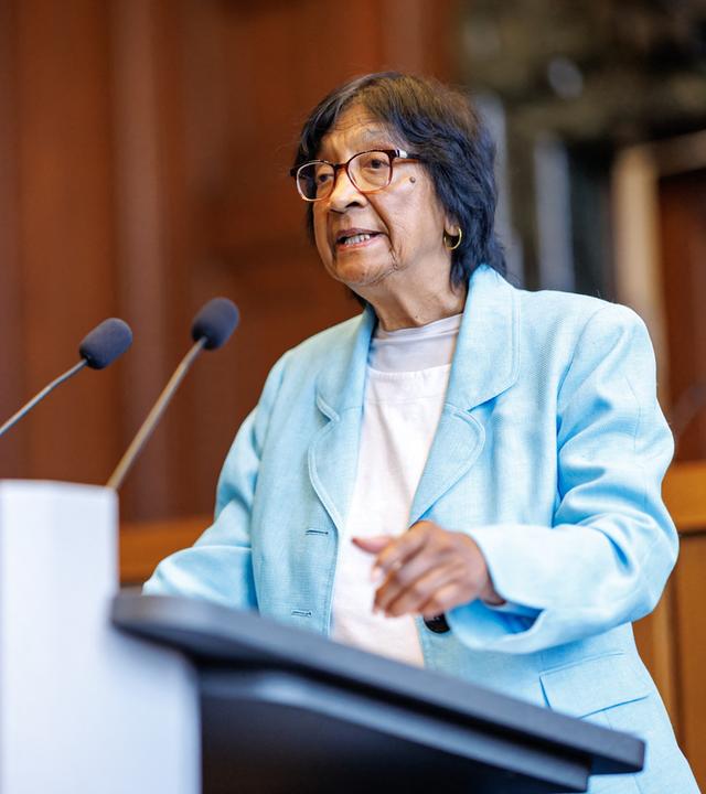 Die südafrikanische Juristin Navanethem Navi Pillay spricht beim Nuremberg Forum in Nürnberg