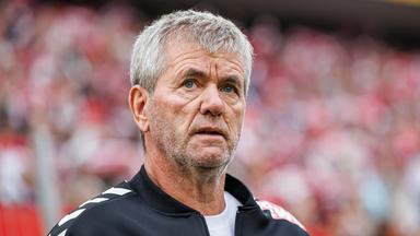 Interims-Cheftrainer Friedhelm Funkel vom 1. FC Köln schaut auf.