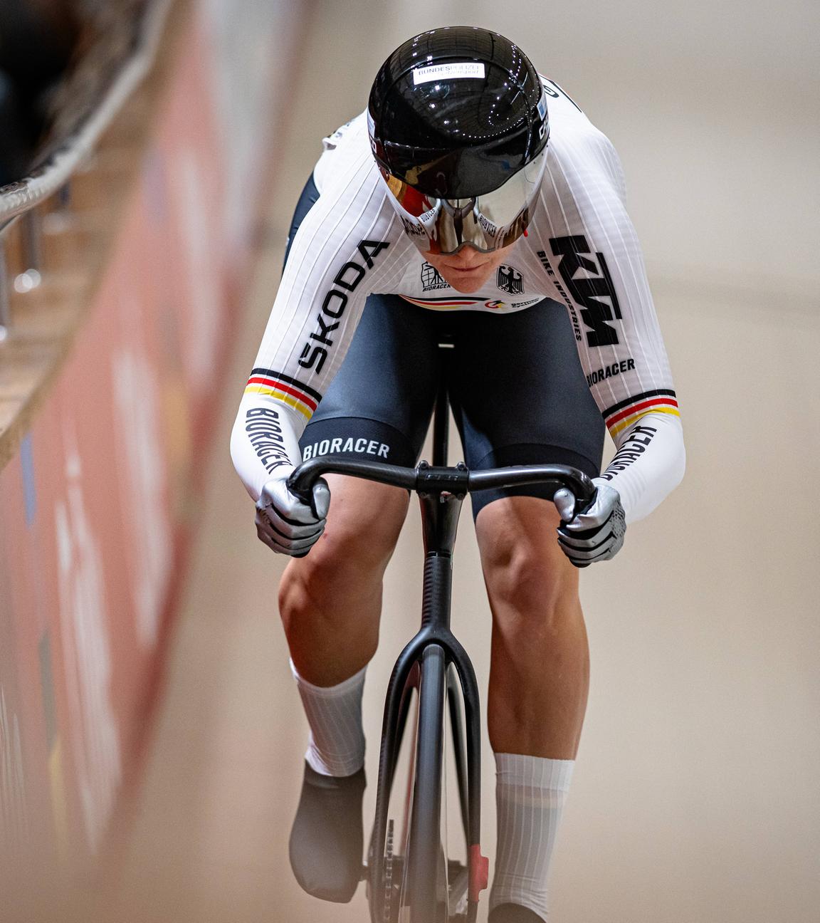 Lea Sophie Friedrich bei der Bahnrad-WM 2025 im Sprint-Einzel in Aktion.