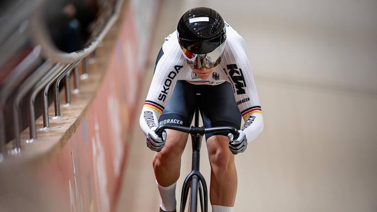Lea Sophie Friedrich bei der Bahnrad-WM 2025 im Sprint-Einzel in Aktion.