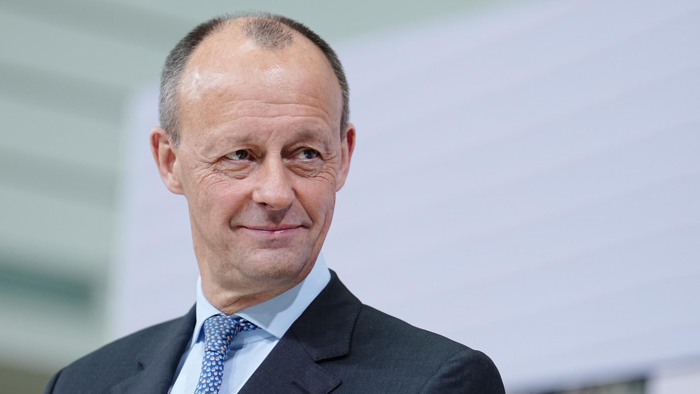Berlin: Friedrich Merz, neuer CDU-Parteivorsitzender, nimmt an der Pressekonferenz nach der Bekanntgabe der Briefwahlergebnisse für die CDU-Parteispitze teil.