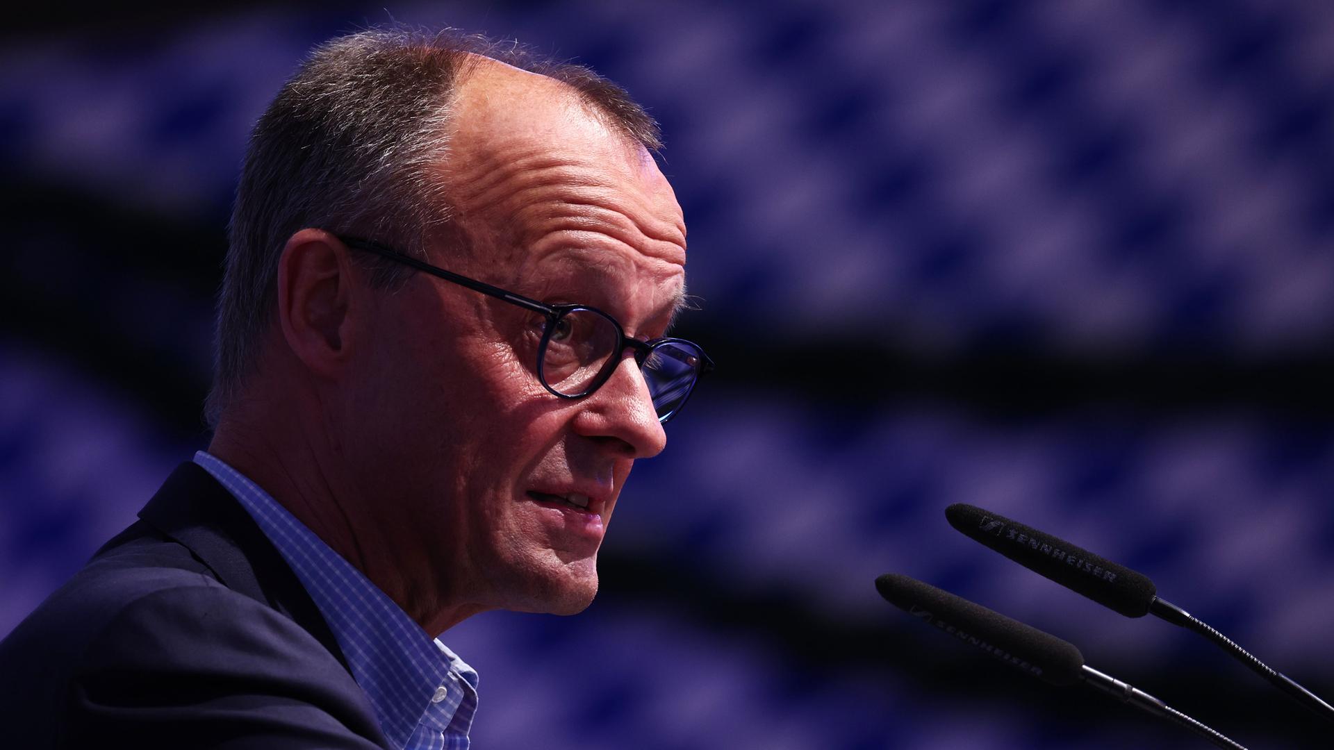 Friedrich Merz, hält eine Rede auf der Wahlkampfabschlusskundgebung von CDU und CSU zur Europawahl in München, Deutschland, am 07.06.2024.