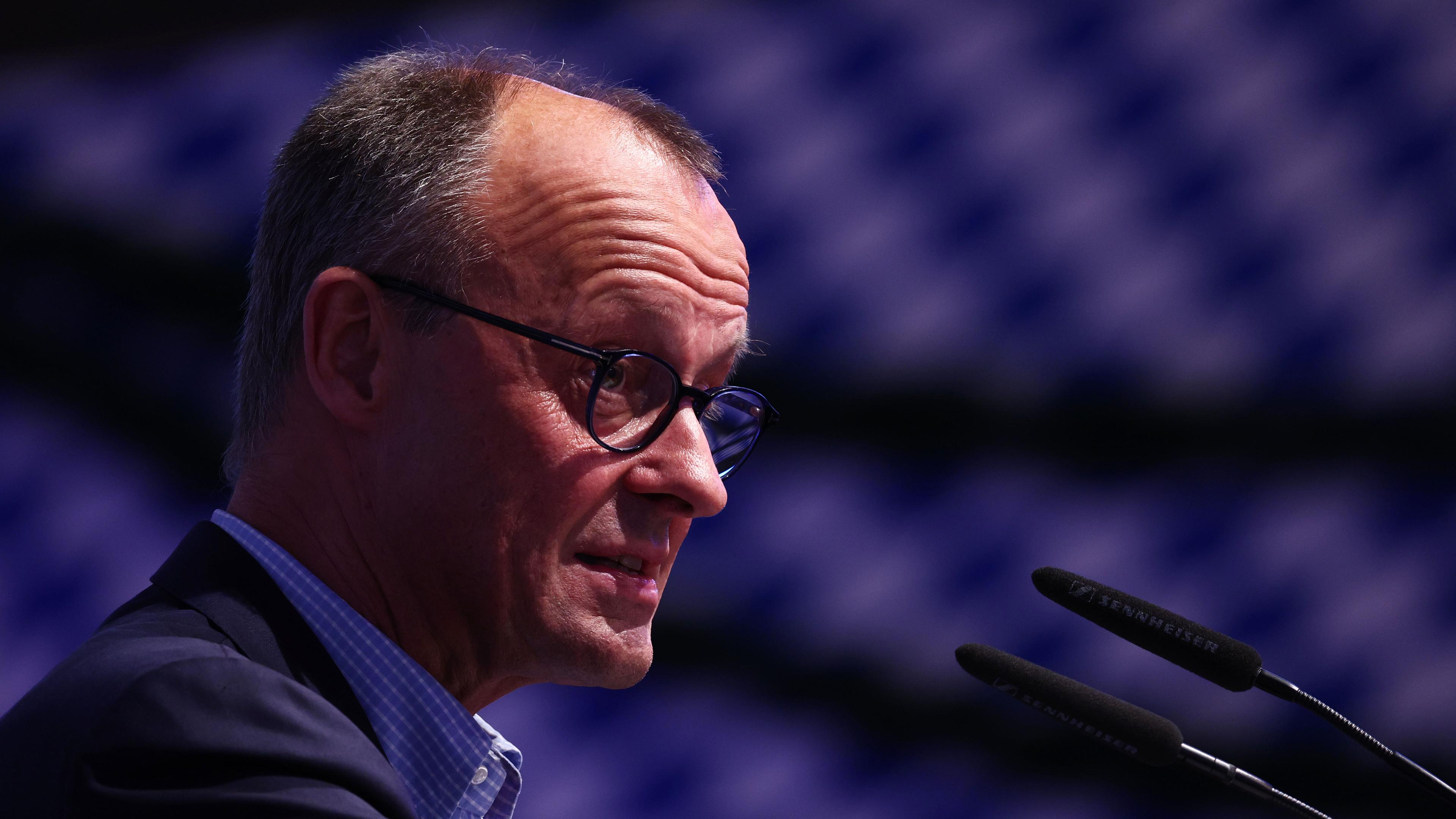 Friedrich Merz, hält eine Rede auf der Wahlkampfabschlusskundgebung von CDU und CSU zur Europawahl in München, Deutschland, am 07.06.2024.