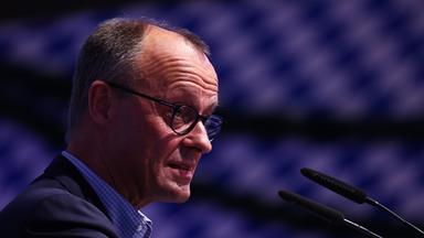 Friedrich Merz, hält eine Rede auf der Wahlkampfabschlusskundgebung von CDU und CSU zur Europawahl in München, Deutschland, am 07.06.2024.