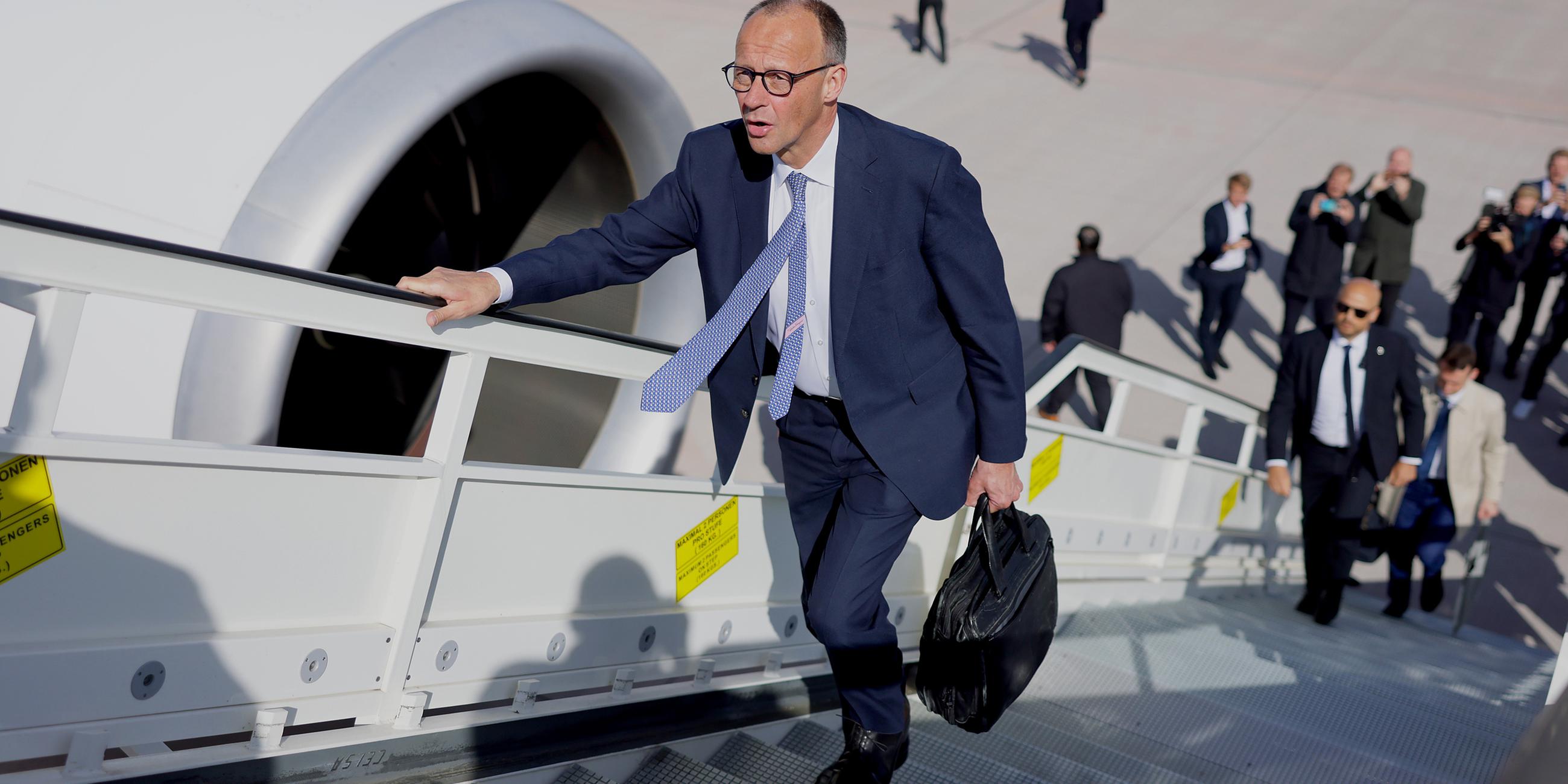 Bundeskanzler Friedrich Merz reist nach Paris, aufgenommen am 07.05.2025