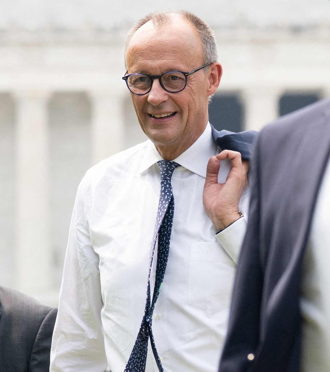 Friedrich Merz trifft nach seinem Treffen mit US-Präsident Donald Trump im Weißen Haus in Washington, DC, am 05.06.2025 ein, um mit Reportern in der Nähe des Lincoln Memorials auf der US National Mall zu sprechen. 
