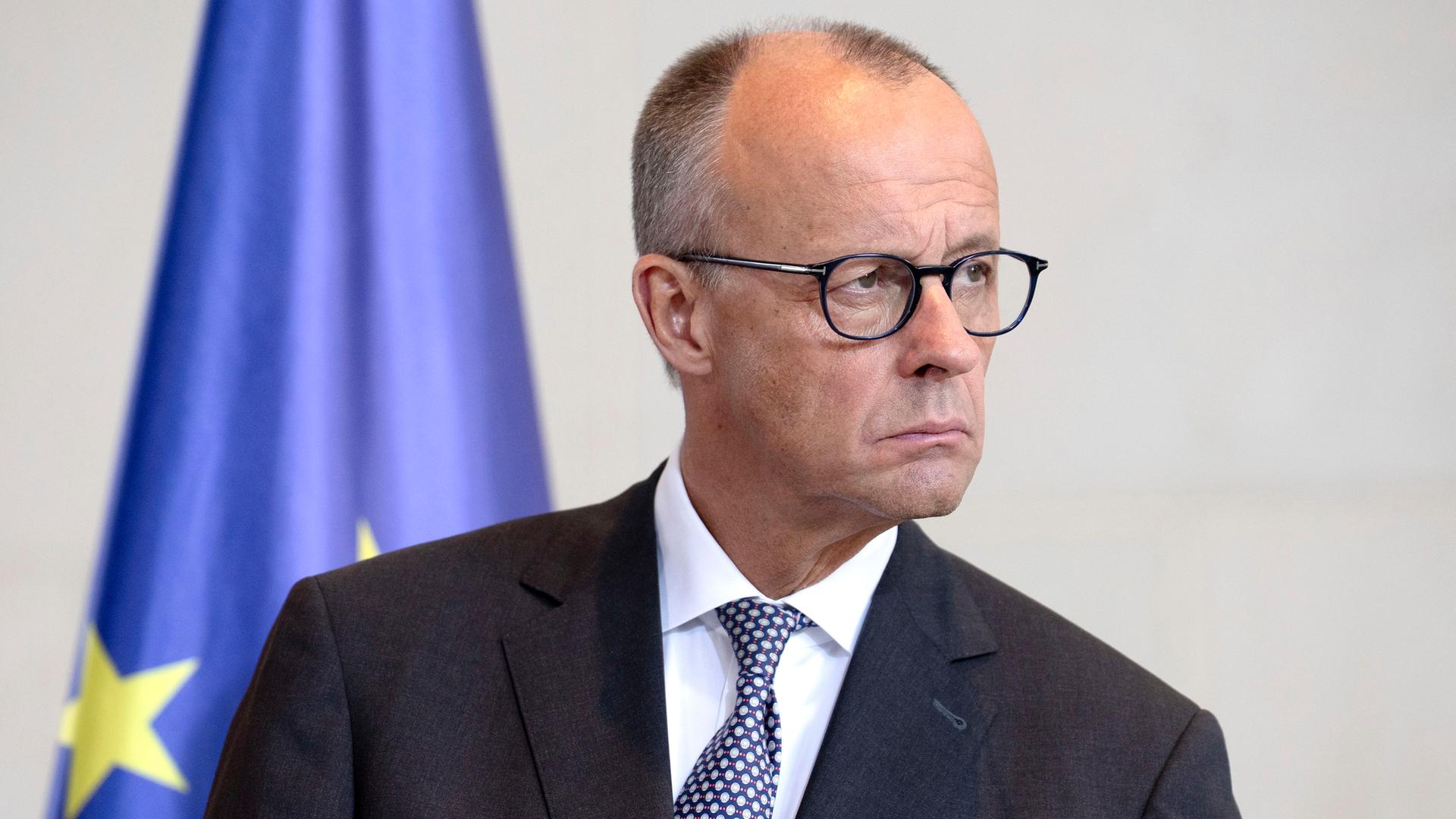 Friedrich Merz beim Empfang des Königs von Jordanien mit militärischen Ehren zu einem gemeinsamen Gespräch mit anschließendem Pressestatement im Berliner Bundeskanzleramt am 29.07.2025.