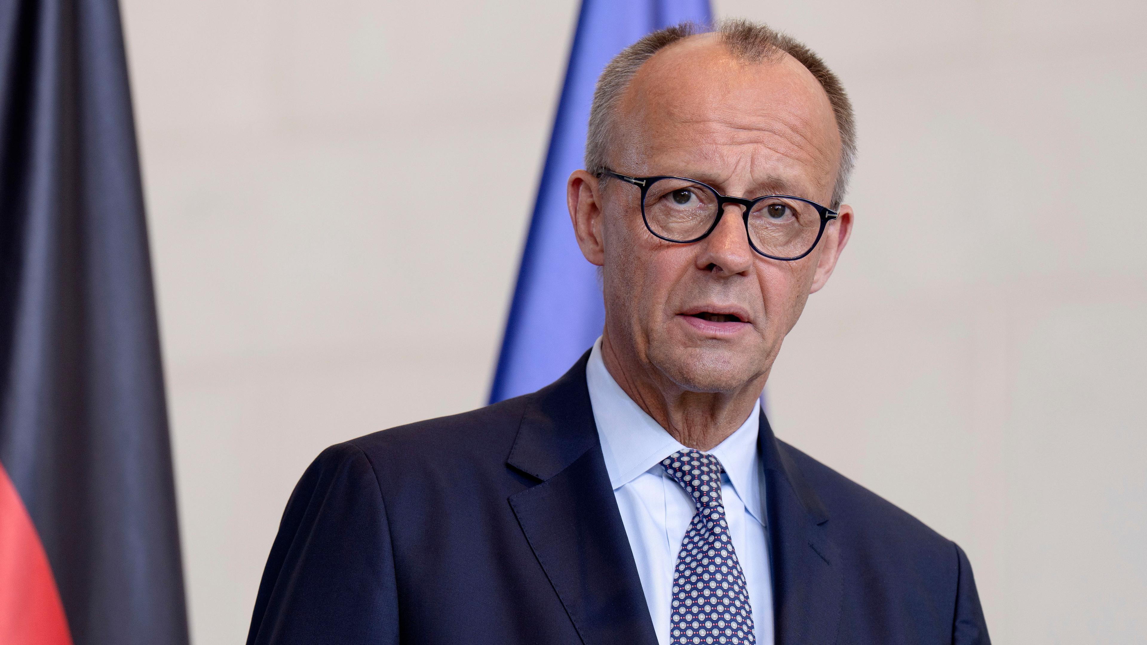 Virtuelles Gespräch der Europäischen Partner mit Präsident Trump: Bundeskanzler Merz bei einem Pressestatement.