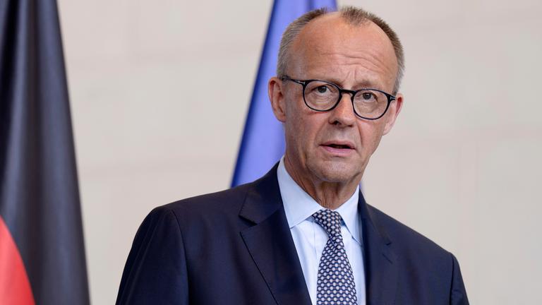 Virtuelles Gespräch der Europäischen Partner mit Präsident Trump: Bundeskanzler Merz bei einem Pressestatement.