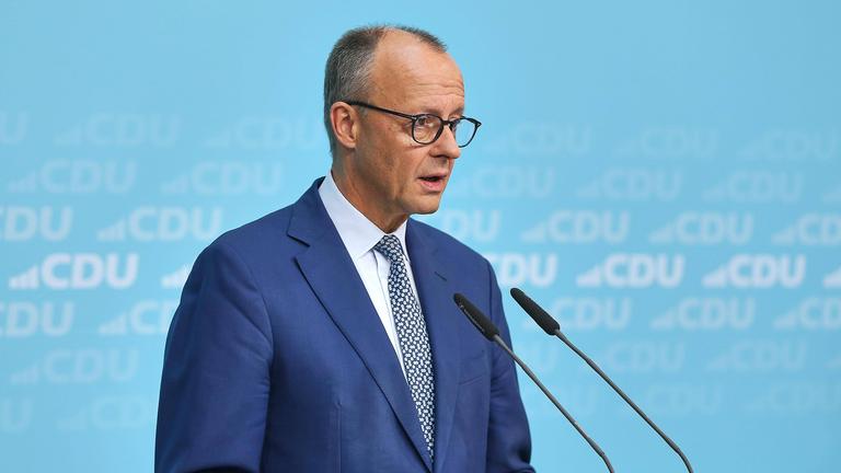 Bundeskanzler Friedrich Merz bei der Pressekonferenz in der CDU-Bundesgeschäftsstelle nach der Präsidiumsklausur am 20.10.2025 im Konrad-Adenauer-Haus in Berlin. 