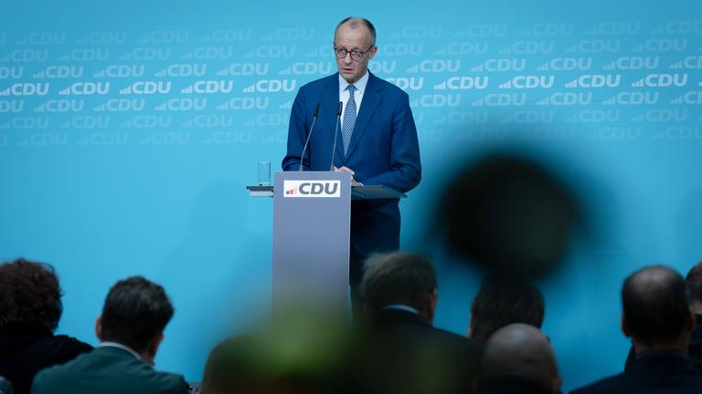 Bundeskanzler Friedrich Merz bei der Pressekonferenz in der CDU-Bundesgeschäftsstelle nach der Präsidiumsklausur am 20.10.2025 im Konrad-Adenauer-Haus in Berlin. 