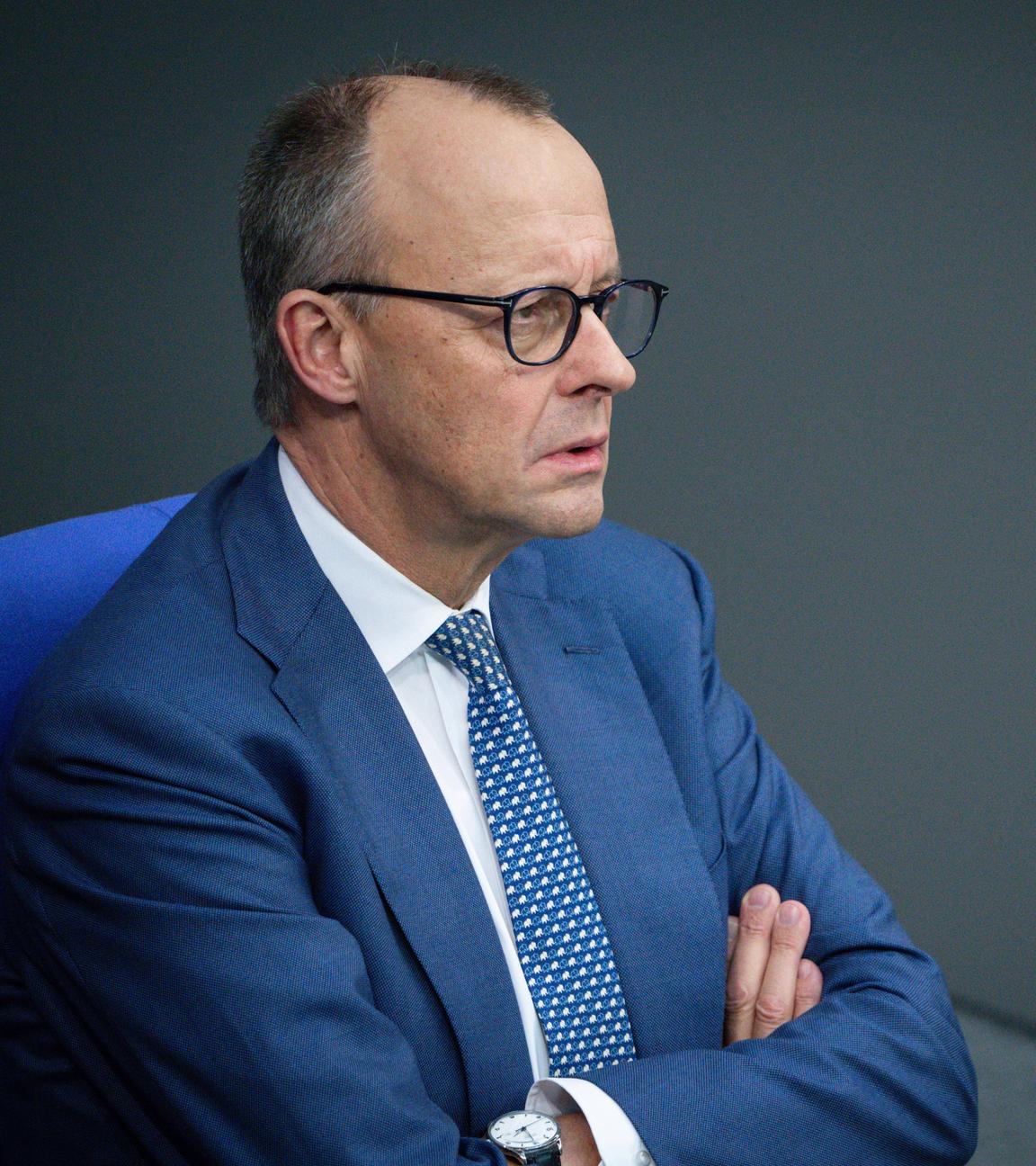 Bundeskanzler Friedrich Merz (CDU) im Portrait im Vorfeld der Befragung des Bundeskanzlers bei der 49. Sitzung des Deutschen Bundestag in Berlin, am 17.12.2025