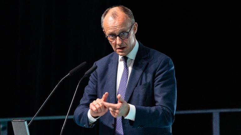 Bundeskanzler Friedrich Merz während einer Rede bei dem Wahlkampfabschlusses der CDU in Ravensburg, Baden-Württemberg, am 06.03.2026.