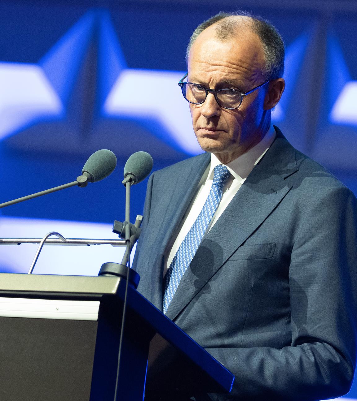 Bundeskanzler Friedrich Merz im Portrait bei seiner Rede beim Festakt zum 75-jaehrigen Bestehen des Bundeskriminalamtes (BKA), Wiesbaden