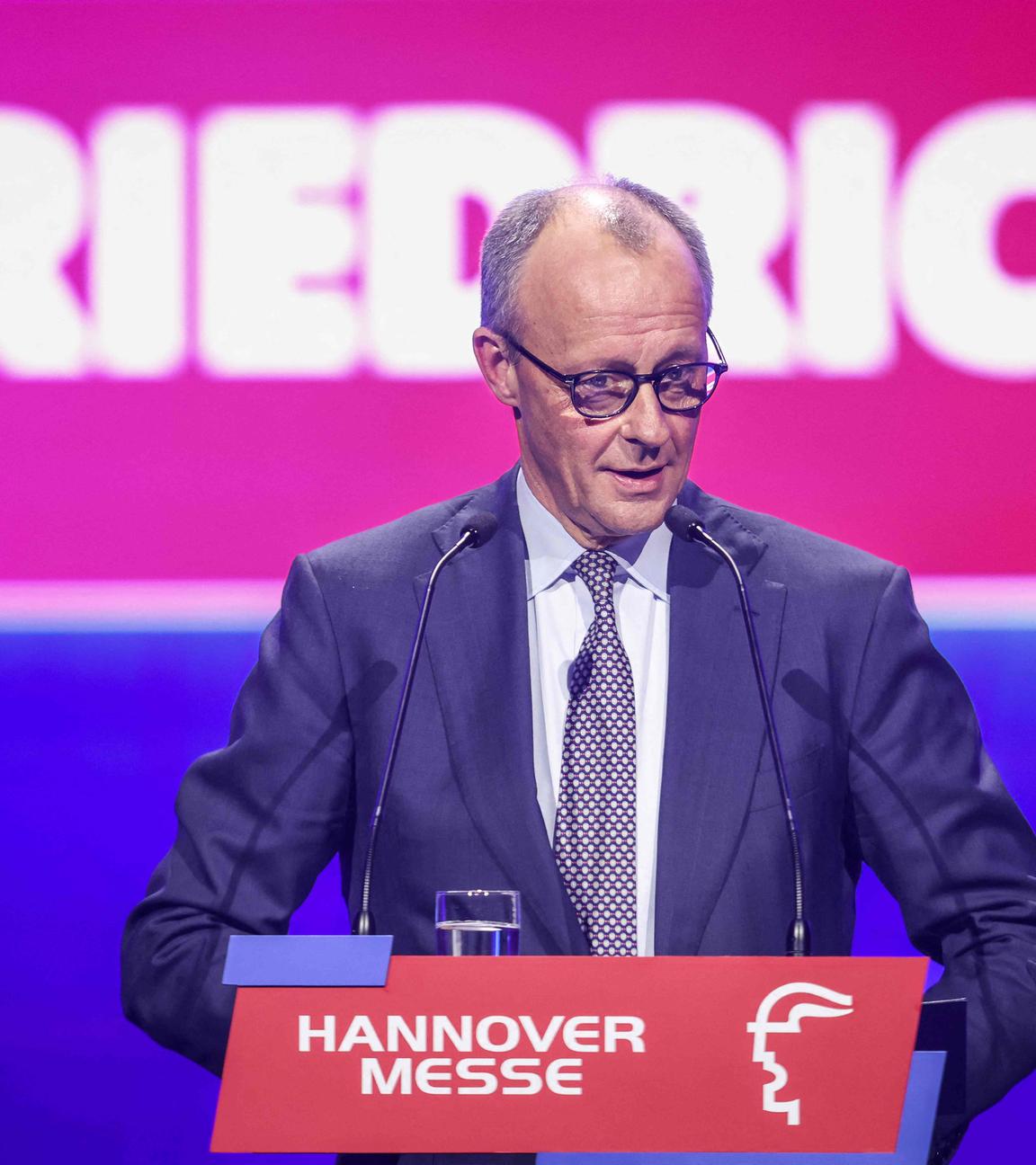 Friedrich Merz hält eine Rede.