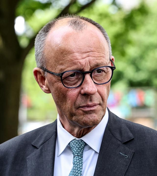 Bundeskanzler Friedrich Merz gibt am 4. Mai 2026 im Vorfeld der Sitzung des CDU-Vorstands in der Chabad-Synagoge in Berlin eine Presseerklärung ab.