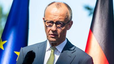Bundeskanzler Friedrich Merz während der Pressekonferenz zu den Ergebnissen des Koalitionsausschuss in Berlin am 02.07.2026.