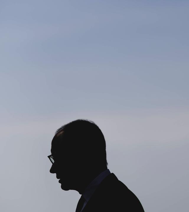 Die Silhouette des Bundeskanzlers Friedrich Merz ist beim Ostdeutschen Wirtschaftsforum in Bad Saarow, am 02.06.2026, zu sehen.