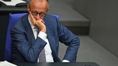 Bundeskanzler Friedrich Merz (CDU) bei einer Sitzung des Bundestags