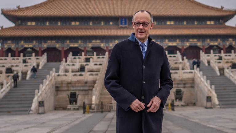 Bundeskanzler Friedrich Merz besucht im Rahmen seiner Reise nach China die verbotene Stadt im Zentrum von Peking am 26.02.2026.