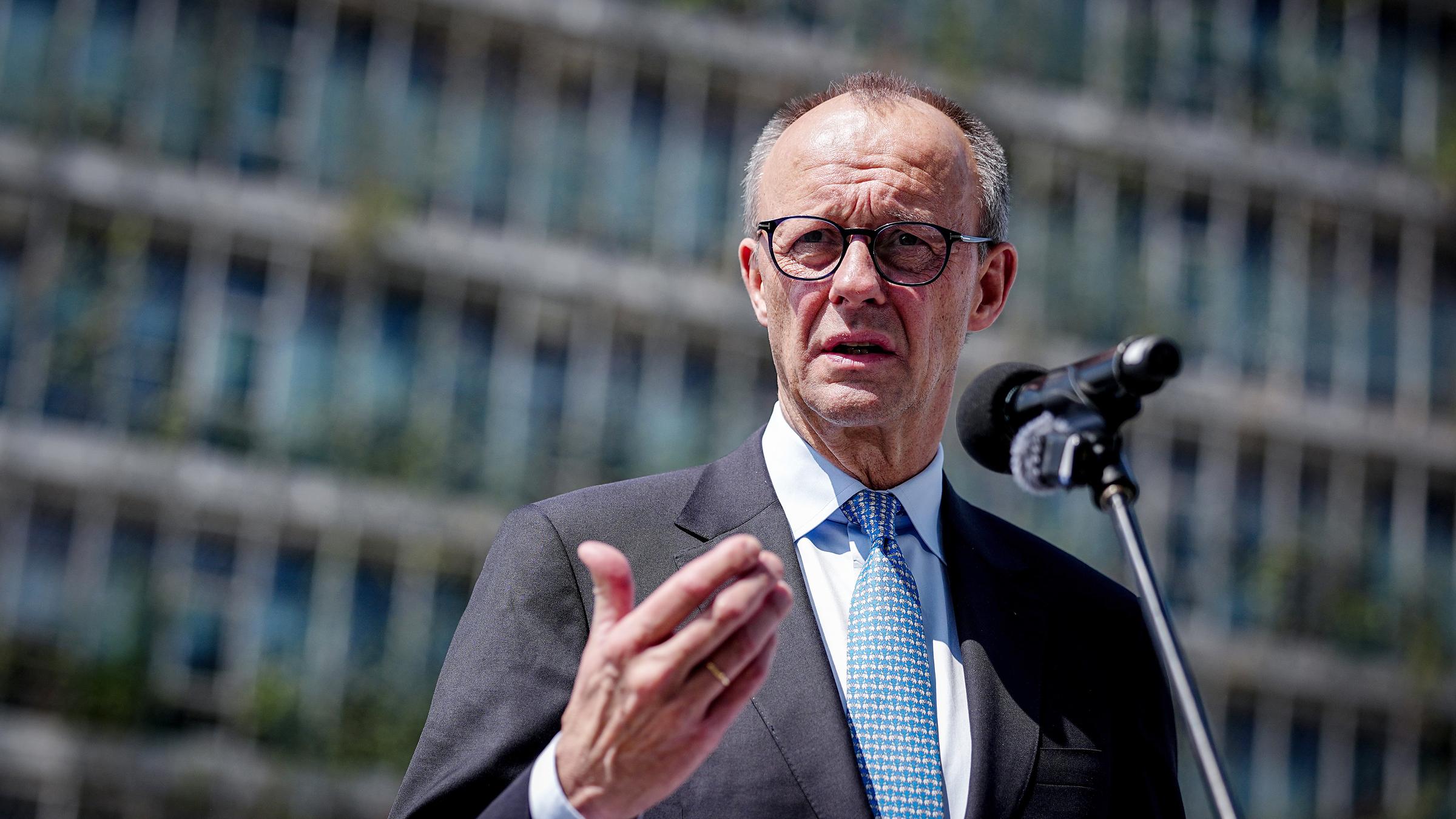 Bundeskanzler Friedrich Merz (CDU) gibt ein Pressestatement in Bangalore (Indien), aufgenommen am 13.01.2026