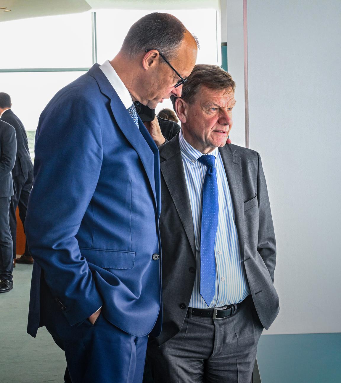 Bundeskanzler Friedrich Merz (CDU) und Johann Wadephul (CDU), Außenminister