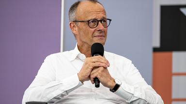 Friedrich Merz (CDU) spricht beim Tag der offenen Tür der Bundesregierung
