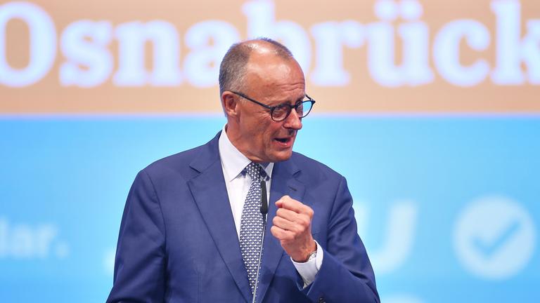 Bundeskanzler Friedrich Merz spricht auf dem 61. Landesparteitag der CDU in Osnabrück. Aufgneommen am 23.08.2025