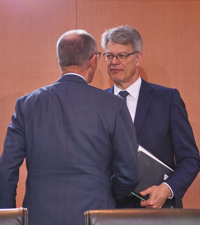 Archiv: Bundeskanzler Friedrich Merz (CDU) und Bundesminister fuer Verkehr Patrick Schnieder (CDU)