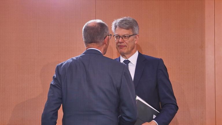 Archiv: Bundeskanzler Friedrich Merz (CDU) und Bundesminister fuer Verkehr Patrick Schnieder (CDU)