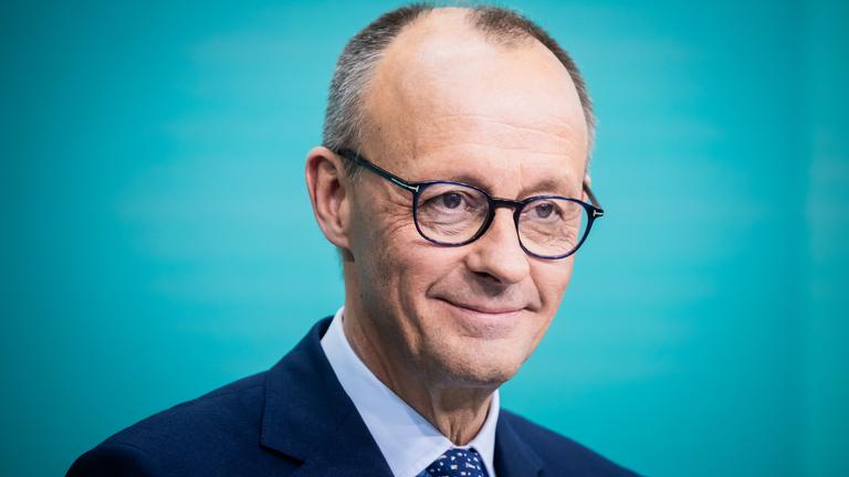 Friedrich Merz, CDU-Bundesvorsitzender und CDU/CSU-Fraktionsvorsitzender im Bundestag, äußert sich während einer Pressekonferenz nach der Sitzung des CDU-Vorstands.