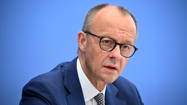 Friedrich Merz spricht bei seiner Sommer-Pressekonferenz , aufgenommen am 14.07.2026