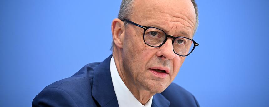 Friedrich Merz spricht bei seiner Sommer-Pressekonferenz , aufgenommen am 14.07.2026
