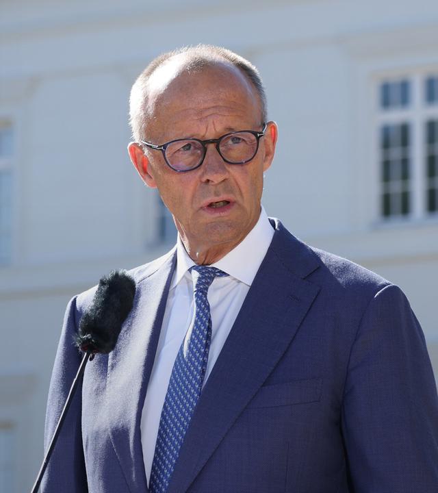 Bundeskanzler Friedrich Merz (CDU) bei einer Kabinettsklausur am 25.08.26 im Schloss Neuhardenberg in Brandenburg, aufgenommen am 25.08.2026