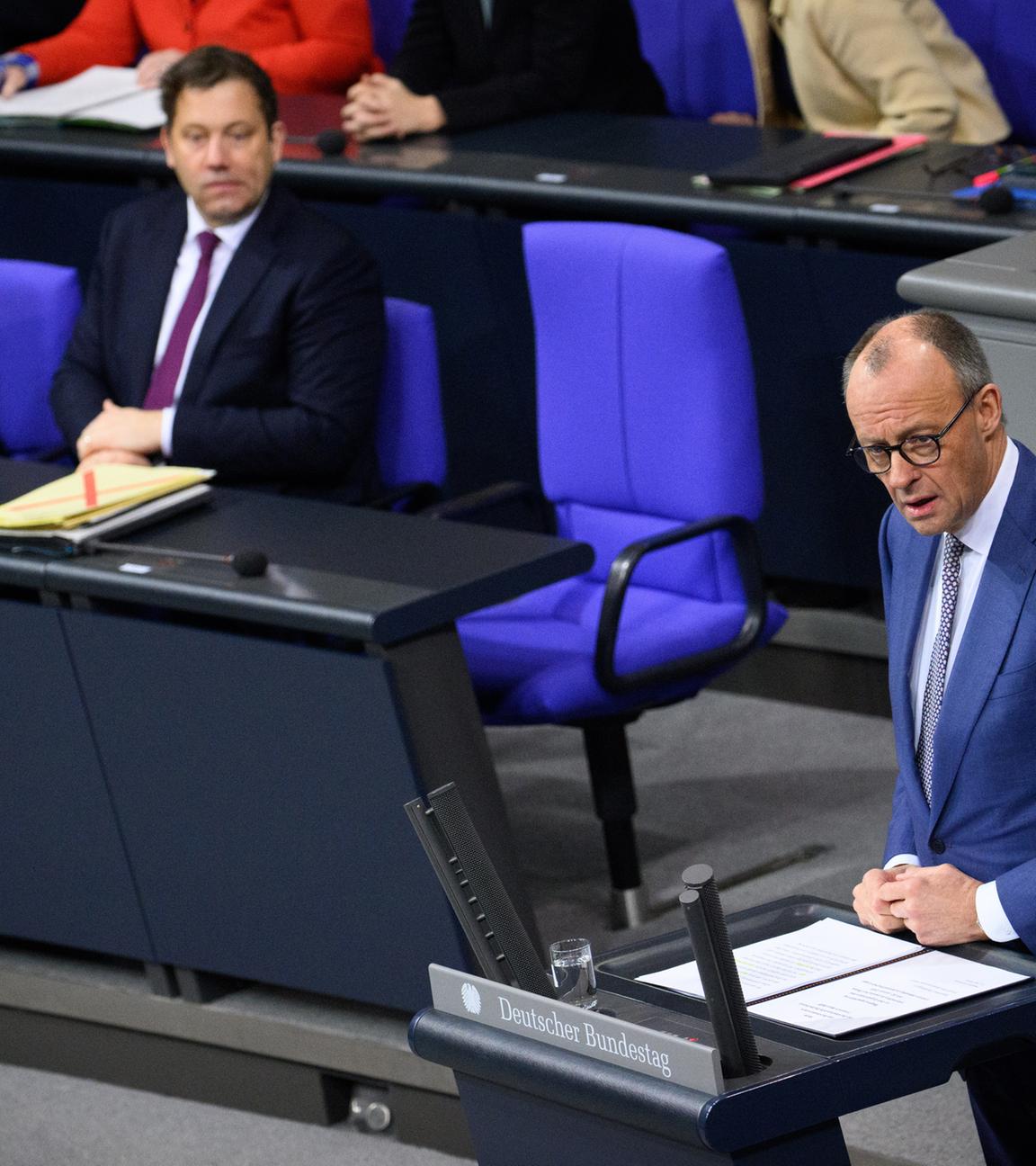 Bundeskanzler Friedrich Merz (CDU) gibt in der 56. Plenarsitzung der 21. Legislaturperiode im Deutschen Bundestag eine Regierungserklärung zur aktuellen außenpolitischen Lage ab. 
