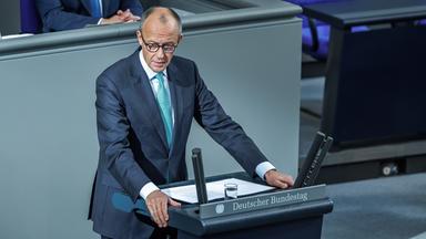 Bundeskanzler Friedrich Merz (CDU) im Deutschen Bundestag am 14.10.26 in Berlin.