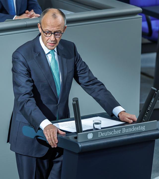 Bundeskanzler Friedrich Merz (CDU) im Deutschen Bundestag am 14.10.26 in Berlin.