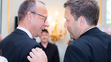 Archiv: Friedrich Merz und Lars Klingbeil aufgenommen am 29.04.2022, in Berlin