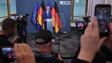 Der deutsche Bundeskanzler Friedrich Merz spricht nach der Berliner Landtagswahl am 20.09.2026 in Berlin vor den Medien. 
