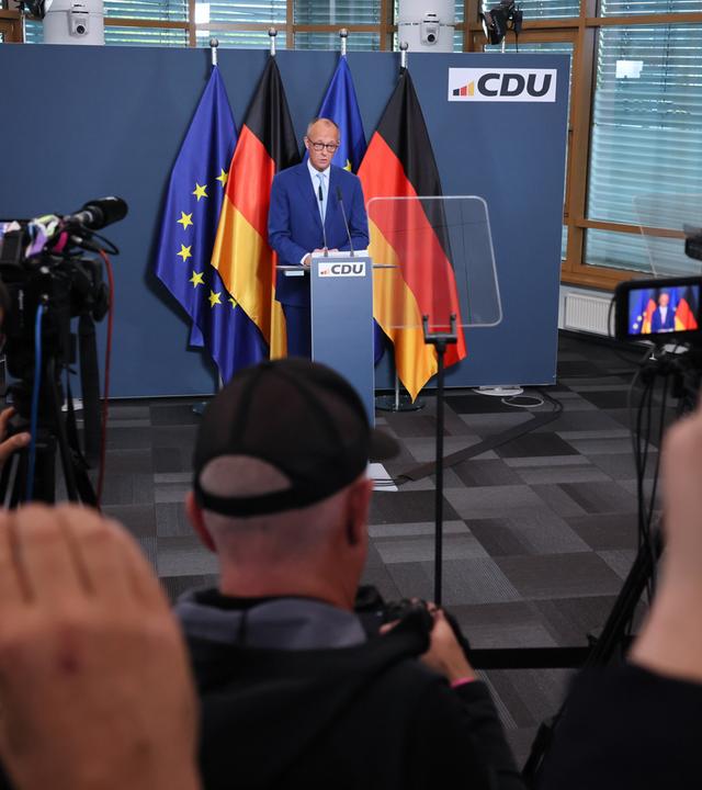Der deutsche Bundeskanzler Friedrich Merz spricht nach der Berliner Landtagswahl am 20.09.2026 in Berlin vor den Medien. 