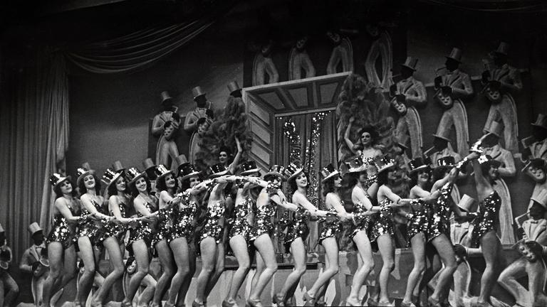 Girlreihe im Ballettbild "Wirbelnde Rhythmen" im März 1947