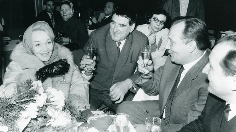 Treffen mit Marlene Dietrich auf dem Flughafen Schönefeld am 01.01.1964