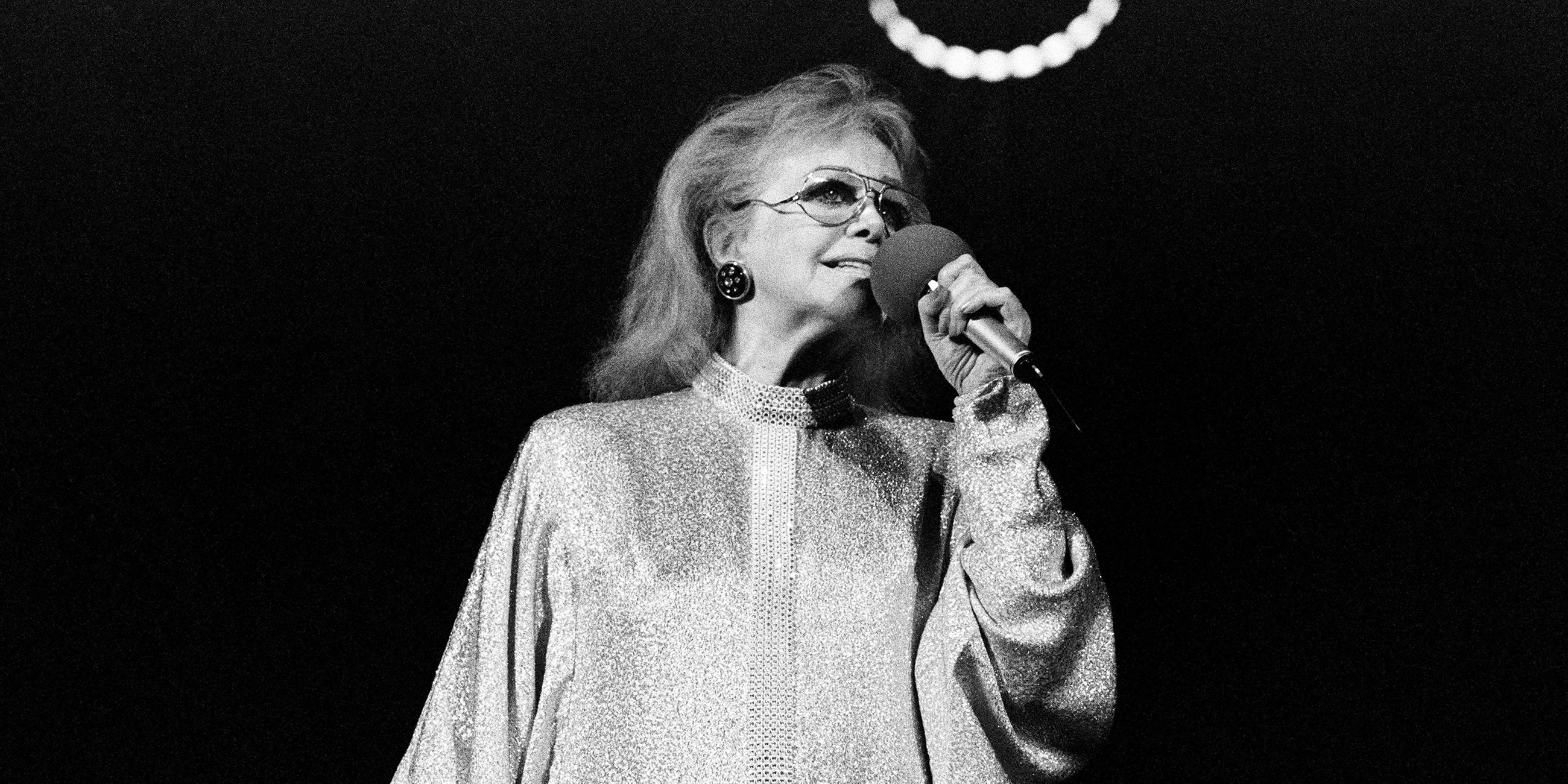 Hildegard Knef bei ihrem Auftritt im Rahmen des Orchesterkonzertes „Sounds spezial“ 1990 