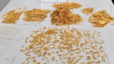 Von Frontex beschlagnahmter Goldschmuck