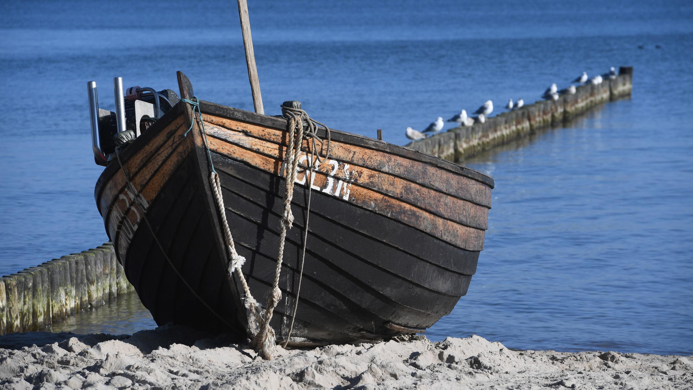 Fischerboot am Strand in MVP